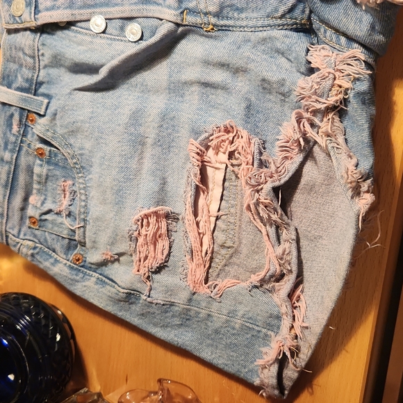 501 Levi's Shorts size 29 pink distressed - Picture 4 of 11